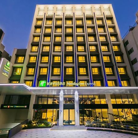 Holiday Inn Express Taichung Fengchia By Ihg Exterior foto