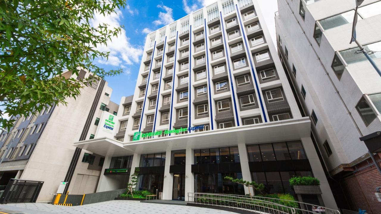 Holiday Inn Express Taichung Fengchia By Ihg Exterior foto