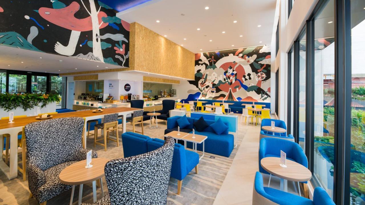 Holiday Inn Express Taichung Fengchia By Ihg Exterior foto