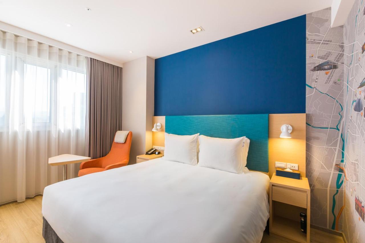 Holiday Inn Express Taichung Fengchia By Ihg Exterior foto