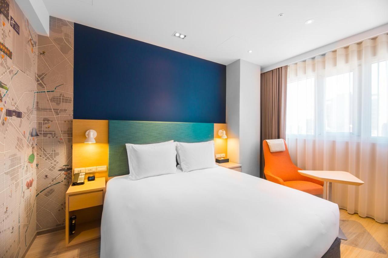 Holiday Inn Express Taichung Fengchia By Ihg Exterior foto