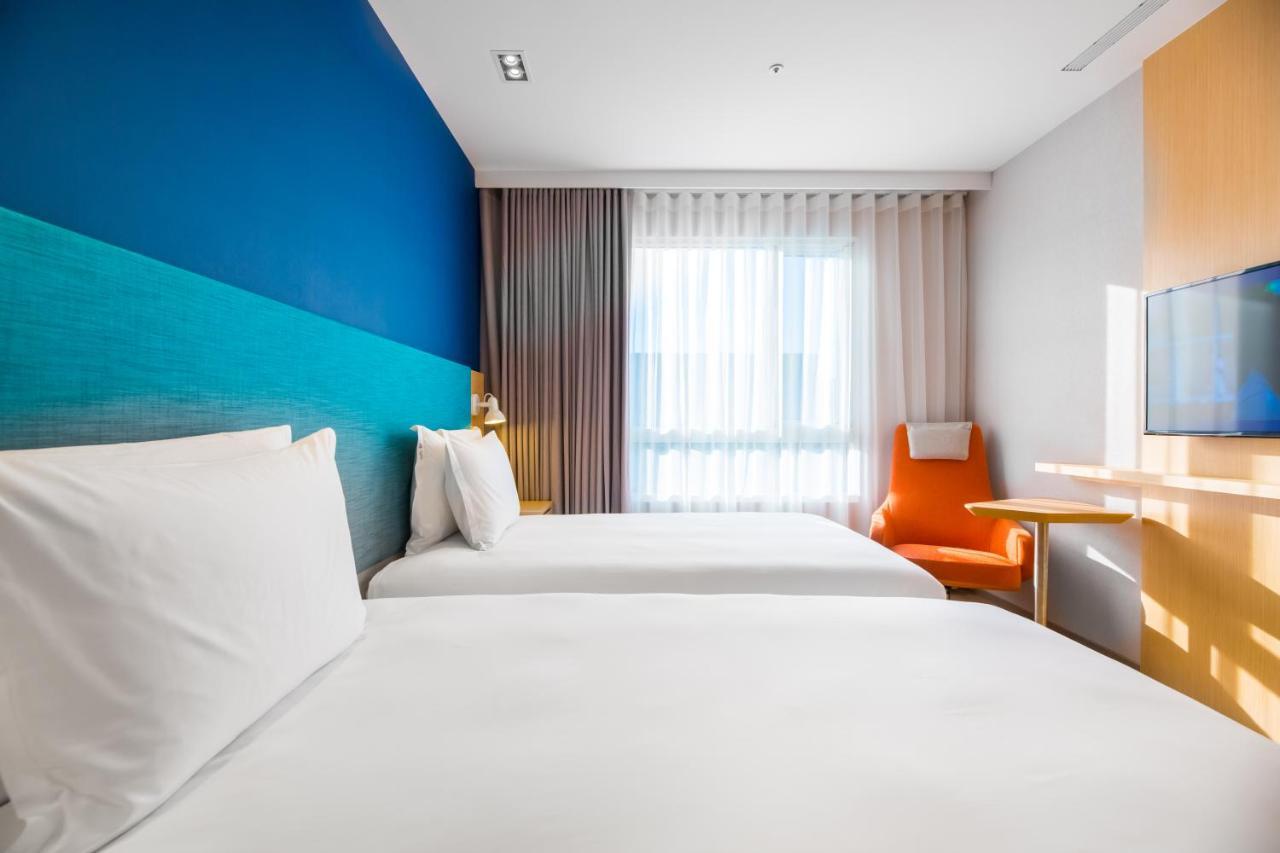 Holiday Inn Express Taichung Fengchia By Ihg Exterior foto