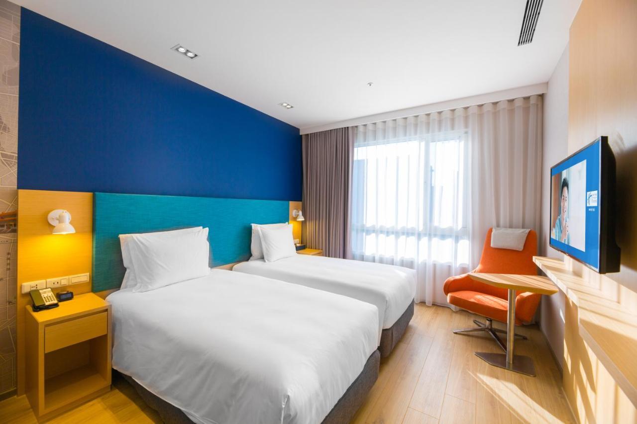 Holiday Inn Express Taichung Fengchia By Ihg Exterior foto