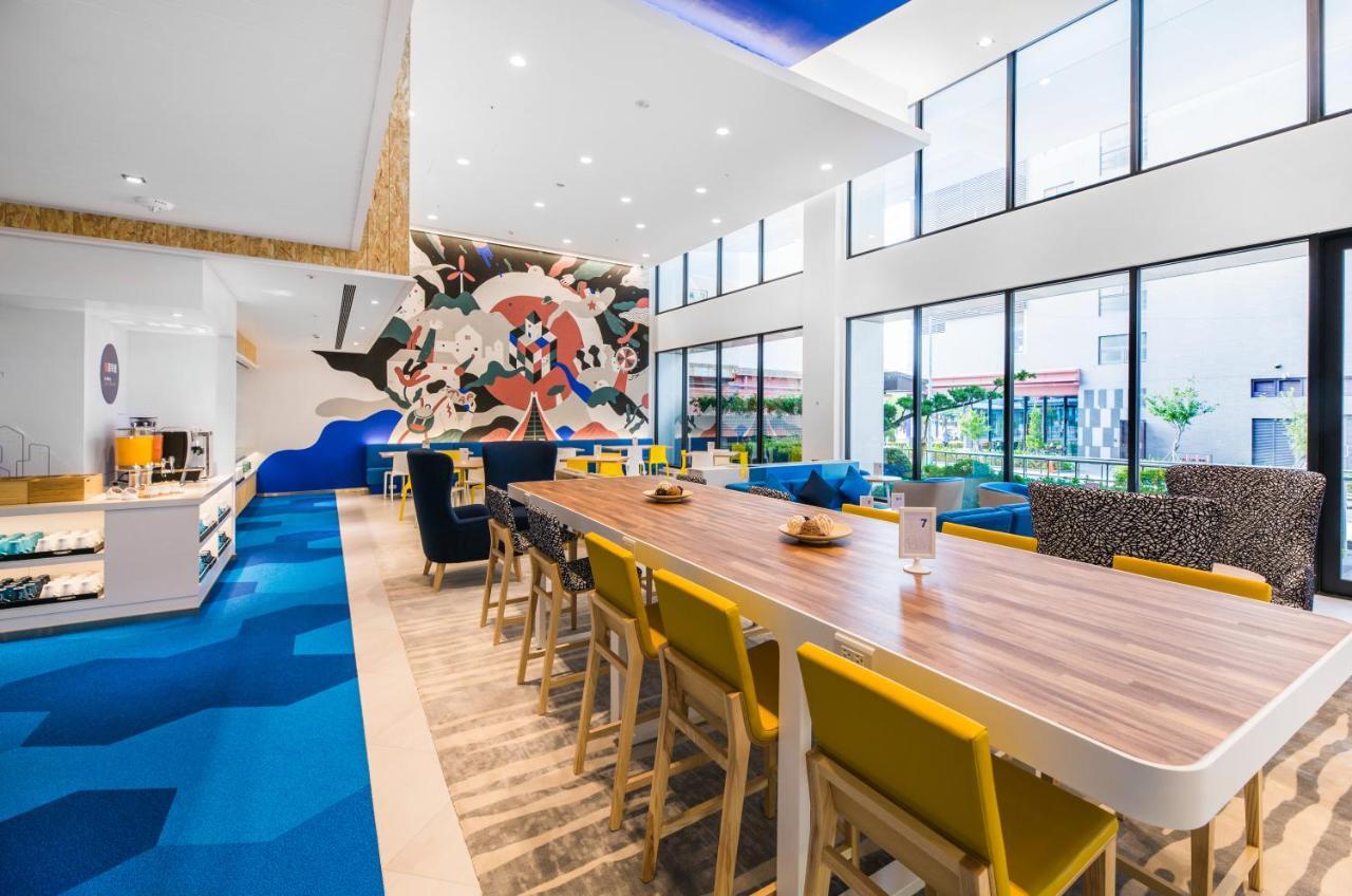 Holiday Inn Express Taichung Fengchia By Ihg Exterior foto